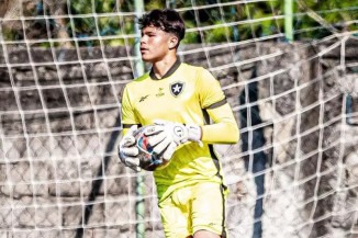 Bruninho Samúdio, do sub-15 do Botafogo, joga na Europa pela primeira vez
