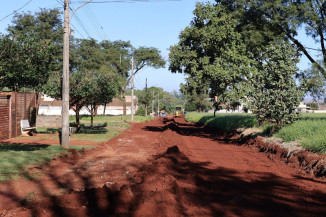 A nova etapa de asfalto no jardim das Primaveras tem previsão de conclusão em dois meses – Fotos: A. Frota