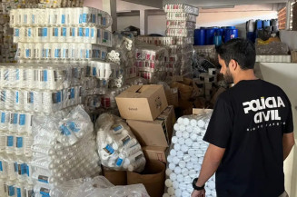 Polícia fecha duas fábricas clandestinas de cosméticos no Rio