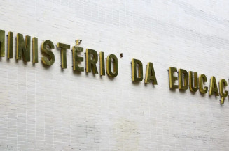 MEC libera acúmulo de benefícios para estudantes de graduação