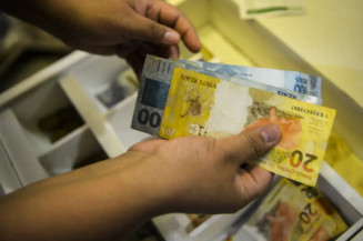 Rendimento médio dos brasileiros chega a R$ 3.270