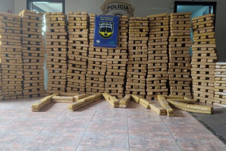 Centenas de tabletes de maconha apreendidos pelo BPMRv - DIVULGAÇÃO/BPMRv