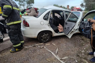 Carro envolvido no acidente grave em 19 de junho na BR-262, entre Miranda e Corumbá. (Foto: Divulgação/CBM)
