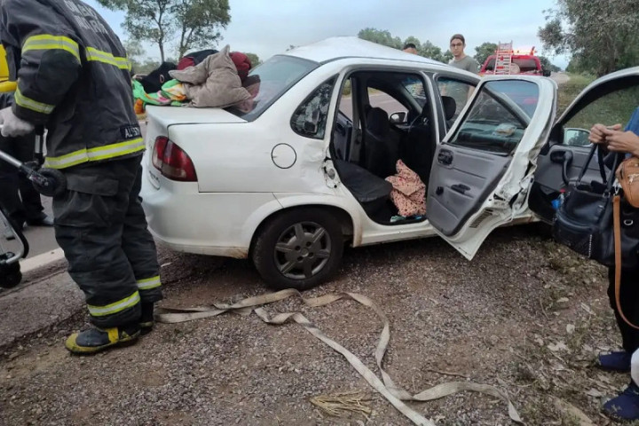 Carro envolvido no acidente grave em 19 de junho na BR-262, entre Miranda e Corumbá. (Foto: Divulgação/CBM)