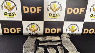 Militares encontraram 2,3 quilos de haxixe junto ao corpo da jovem. (Reprodução: DOF)