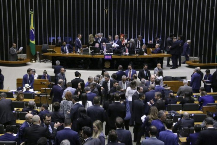 Câmara debate projeto que endurece penas para quem entrar com celular e armas em presídios - Kayo Magalhães / Câmara dos Deputados