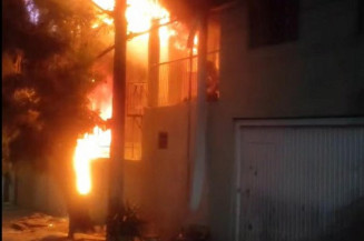 Para não perder imóvel à ex-mulher, idoso incendeia casa com ela dentro