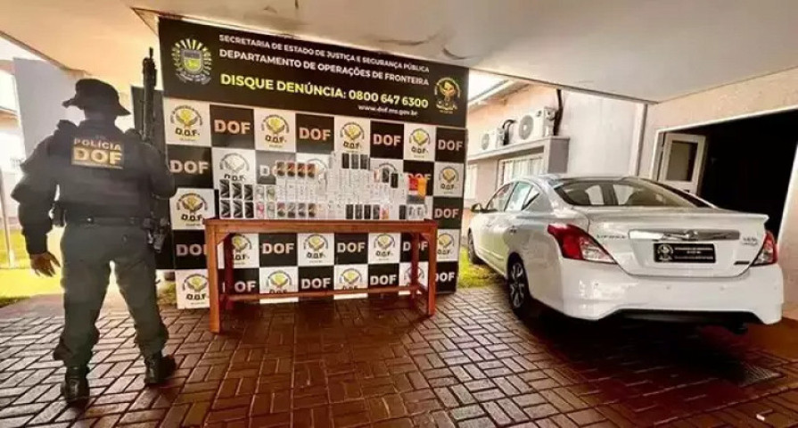 Carga de celulares apreendida no carro onde servidor estava (Foto: Divulgação | DOF)