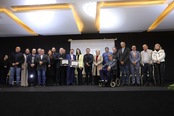 Cerimônia de posse da diretoria da Aced ocorreu na noite desta segunda-feira - Fotos: A. Frota