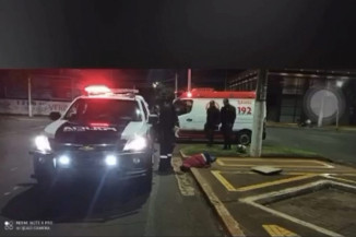 Motociclista foi socorrido em estado grave - Crédito: Sidnei Bronka/ Reprodução