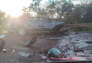 Veículo ficou com a frente destruída - Foto: Divulgação