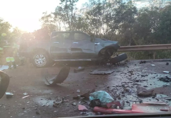 Veículo ficou com a frente destruída - Foto: Divulgação