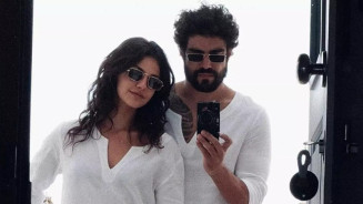 Caio Castro assume namoro com atriz Vitória Bohn durante viagem romântica a Portugal