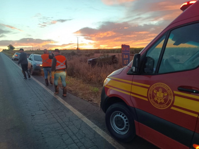 Reprodução/Jornal da Nova  Leia mais em: https://www.topmidianews.com.br/interior/motorista-perde-controle-da-direcao-e-capota-caminhonete-em-ivinhema/225074/