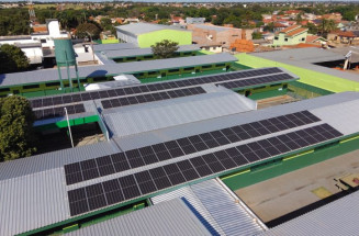 Placas solares levam  economia de gastos às escolas estaduais