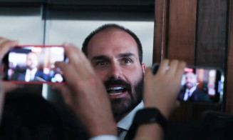 Eduardo Bolsonaro diz que não renunciará ao mandato de deputado