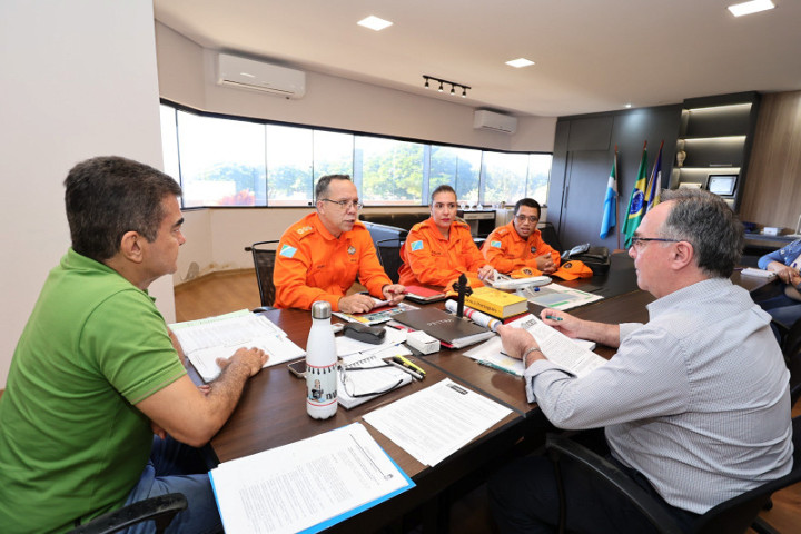 Termo de convênio foi assinado com o 2º Grupamento de Bombeiros Militar, na manhã desta terça-feira, no gabinete do prefeito Marçal Filho. Foto: A. Frota