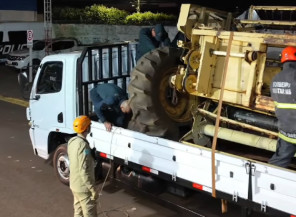 O entorpecente estava escondido no interior de uma máquina agrícola e em dois pneus de um caminhão - Foto: Sidnei Bronka/Reprodução