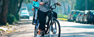 Menino de 2 anos morre após queda de bicicleta elétrica conduzida pela mãe