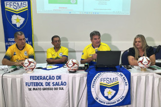 Mauro Ferrari, presidente da Federação, entre os diretores Marcos Ortega, Aílton Benitez e Lisandra Verde Selva - Foto: Juventude AG