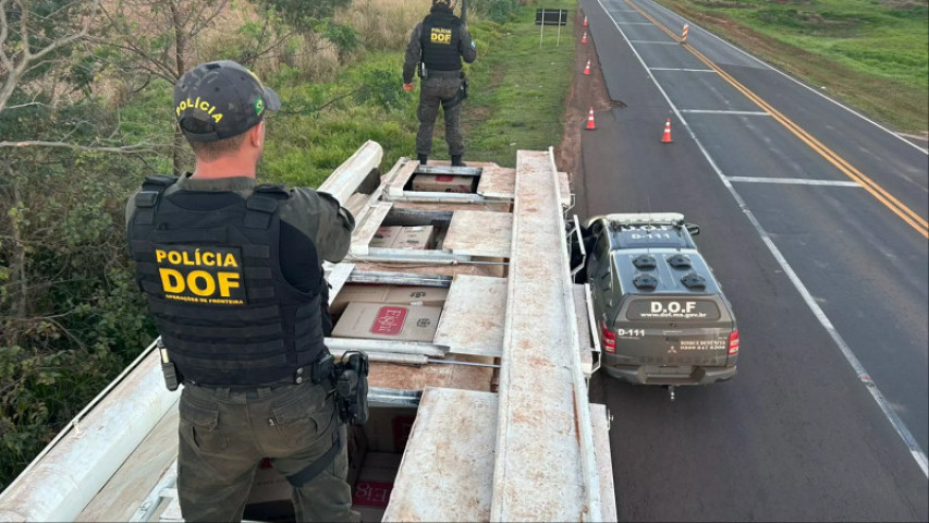 A equipe realizava um bloqueio policial entre a MS-386 e a BR-163 quando apreendeu a carreta - Foto: DOF