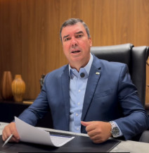Riedel usou as redes sociais para anunciar o corte de gastos - Foto: reprodução/Instagram