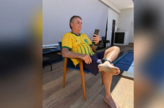 Moraes decreta prisão domiciliar de Bolsonaro