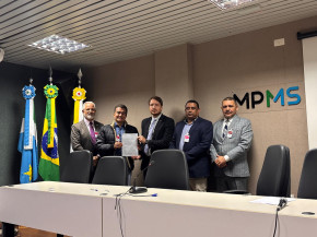 Reunião entre o prefeito Marçal Filho e o promotor de Justiça, Luiz Eduardo Sant’Anna Pinheiro, definiu a criação de 210 cargos para a Educação Especial – Foto: Divulgação/Assecom