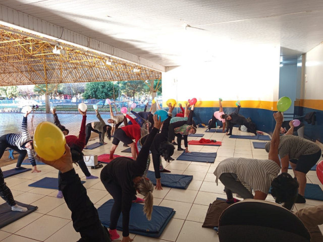 O treino funcional é um tipo de atividade física que foca em movimentos naturais do corpo, buscando melhorar a aptidão física para atividades do dia a dia. Assecom/Arquivo