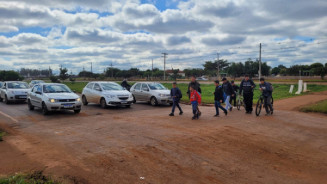 Rodovia tem grande fluxo e pedestres disputam espaço com veículos - Foto: Flávio Verão/Arquivo