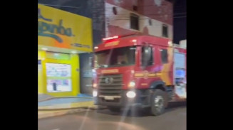 Incêndio destrói depósito de loja de acessórios para celular no centro de Dourados