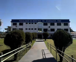 Unifron colocou letreiros da Faculdade de Medicina em prédio da Anhanguera - Foto: Unifron/Reprodução