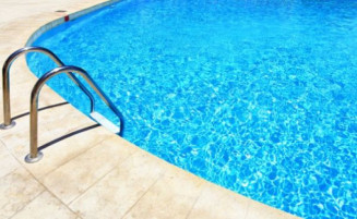 Bebê de 1 ano morre após se afogar em piscina em Dourados