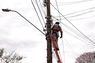 Prefeitura atua de forma firme para que empresas responsáveis tomem medidas relacionadas a fios obsoletos nas vias- Crédito: A. Frota