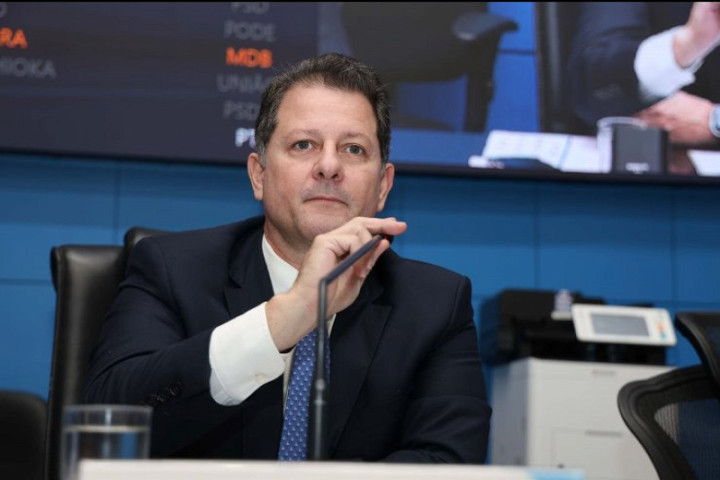 De acordo com a resolução, a escolha dos agraciados será feita por indicação dos parlamentares, com aprovação da Mesa Diretora e apresentação de justificativa que comprove os méritos do indicado.