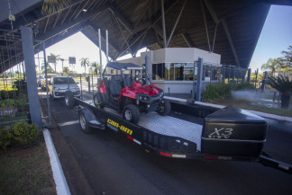 Dentre os veículos apreendidos está um mini bug - Foto: Marcelo Victor / Correio do Estado