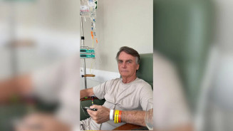 Bolsonaro deixa hospital após exames e seguirá tratamento em casa