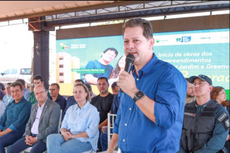 Renato Câmara, na condição de vice-presidente da Assembleia Legislativa, participou do evento que deu início à construção das moradias populares em Dourados. - Foto: Flavio Retratista