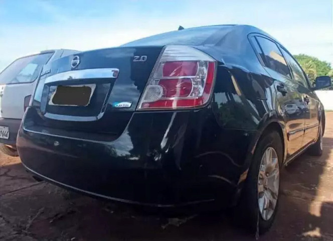Nissan Sentra 2.0 sedã ano 2009/2010 disponível no leilão (Foto: Divulgação/UFGD)