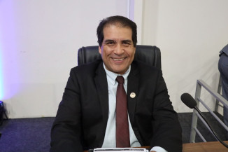Vereador Edson Souza (União Brasil) na Sessão Ordinária desta segunda-feira (Foto: Assessoria/CMD)