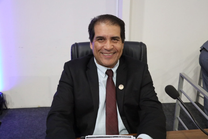 Vereador Edson Souza (União Brasil) na Sessão Ordinária desta segunda-feira (Foto: Assessoria/CMD)