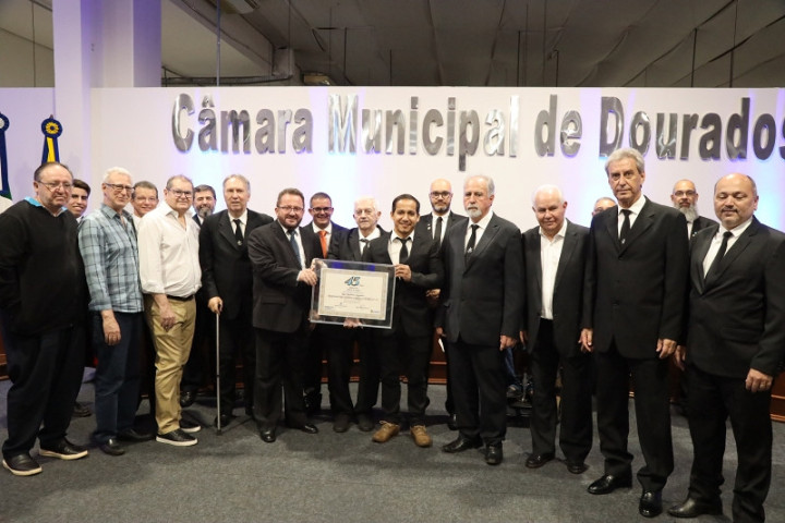 Câmara presta homenagem a 50 membros maçons de Dourados, em alusão ao Dia do Maçom. (Foto: Giovana Coletti)