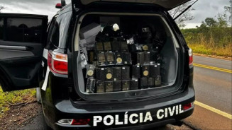 Pai e filho são presos com carga de contrabando de perfumes