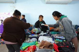 Brechó Solidário com a distribuição de mais de 12 mil peças de roupas - Fotos: A. Frota