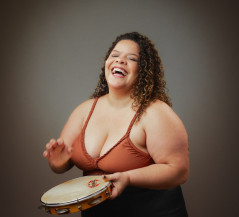 Ana Paula é considerada rainha do samba de Dourados - Foto: Divulgação
