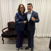 A vereadora Isa Marcondes em visita a senadora Damares Alves, em Brasíl