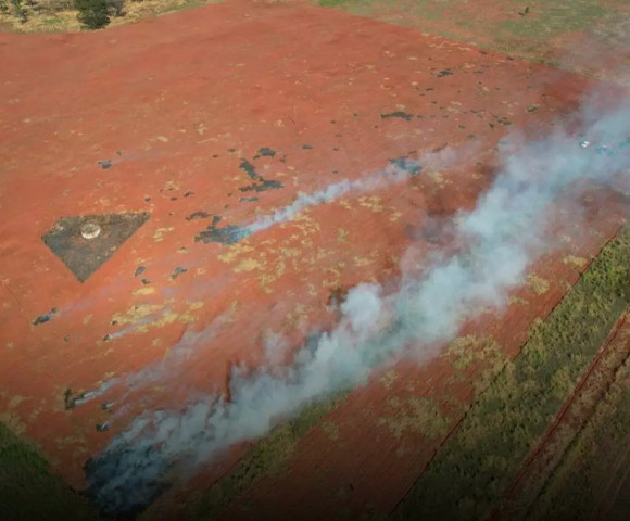 Imagem aérea da queimada divulgada pela Polícia Militar Ambiental. (Foto: Divulgação)