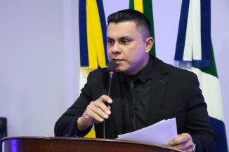 Dalton pede semáforo no cruzamento das ruas Weimar Torres com Eulália Pires
