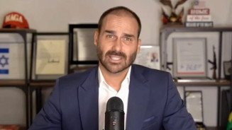Eduardo pede para exercer mandato dos EUA