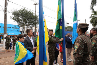 Acendimento da Chama da Pátria ocorreu na manhã desta segunda-feira, na Praça Antônio João, em solenidade tomada por simbolismos – Foto: A. Frota